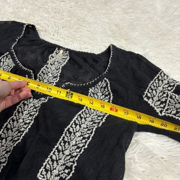 Free People “Gold Dust" Embroidered Peasant Top Woman’s Size Small - Picture 5 of 10